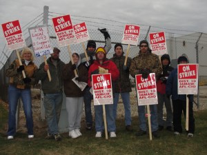 Striking machinists & supporters on the picket line Nov. 22, 2011.