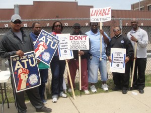 ATU Local 998 members and supporters at the 32nd and Fond du Lac picket site July 1 in Milwaukee [Photo: WI BOPM]
